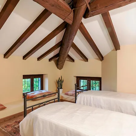 Tenuta Navelli 12&2, Emma Villa