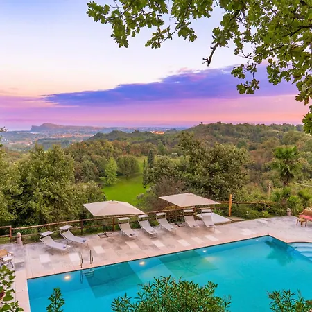 Villa Tenuta Navelli 12&2, Emma Salò