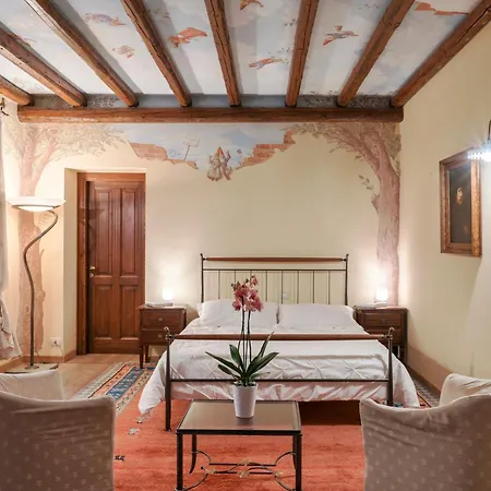 Villa Tenuta Navelli 12&2, Emma Salò