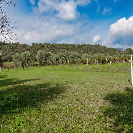 Tenuta Navelli 12&2, Emma Salò