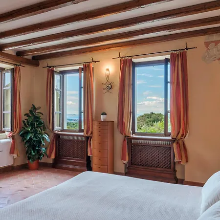 Villa Tenuta Navelli 12&2, Emma