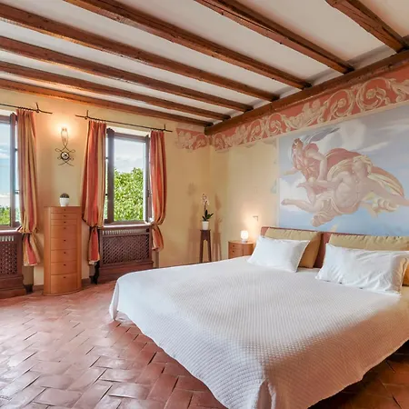 Villa Tenuta Navelli 12&2, Emma Salò
